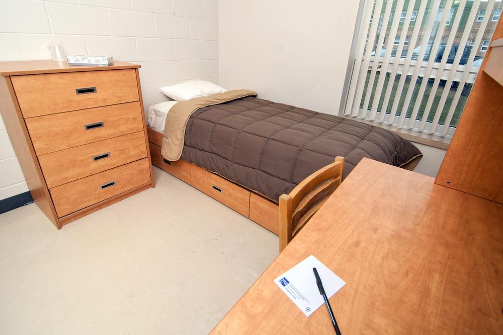 Aparthotel & Conference Centre - 2*